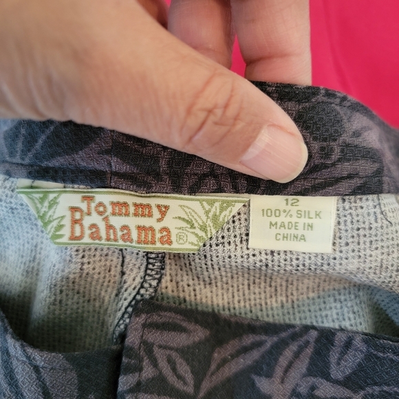 VTG TOMMY BAHAMA Gray Floral 100% Silk Cropped Pant Sz 12 Textured Beachy Casual - Picture 9 of 10